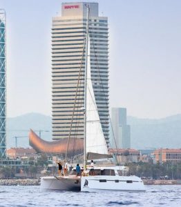 Paseo privado en catamarán grande Barcelona 3 Horas - Barcelona Sailboats