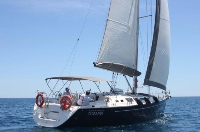barco para 12 pasajeros barcelona